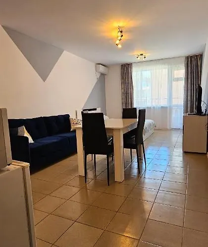 Nina * Приморско